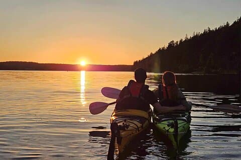 Sunset kayak tour with fika on Stockholms lakeside