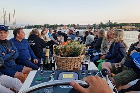 Stockholm: 2h Old Town Tour + 1h Silent Electric Boat Cruise