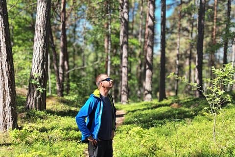 Stockholm: Hike, Forest Lunch and Cold-Water Floating