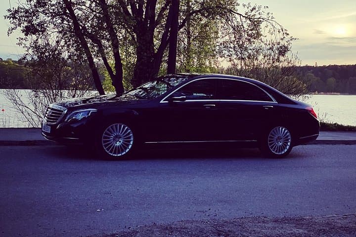First Class Airport Limousine Transfer: Stockholm City to Arlanda Airport