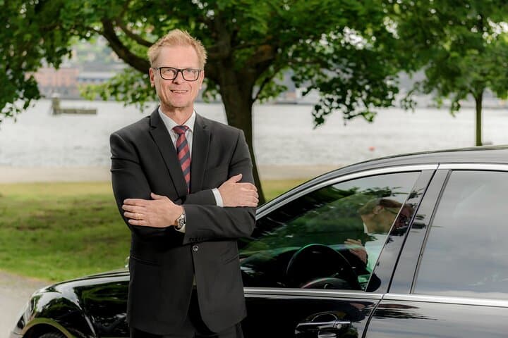Airport Limousine Transfer: Arlanda Airport to Seaport in Stockholm 1-3 passengers