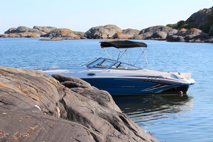 Beautiful islands and anchor bays.