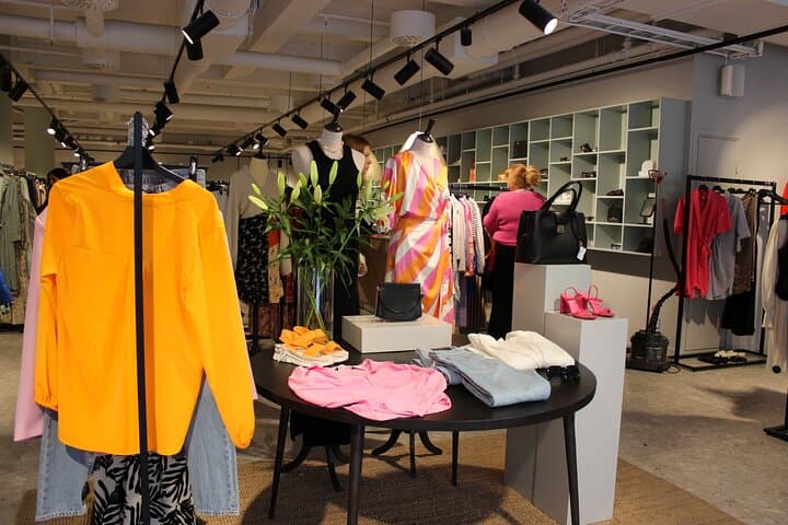 3 Hours Guided Shopping Tour in Stockholm Thrifting Stores