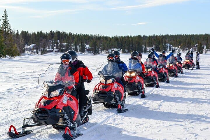 Lapland's Wilderness 32 km Snowmobile Tour