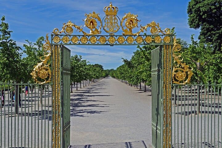 Drottningholm Palace private VIP tour by limousine car