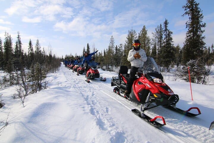 Lapland's Wilderness 32 km Snowmobile Tour