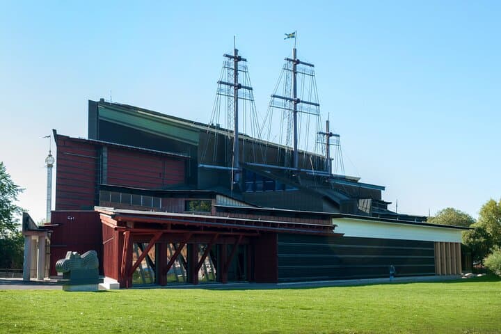 Stockholm Must See - Old Town, boat + Vasa Museum 3h small group