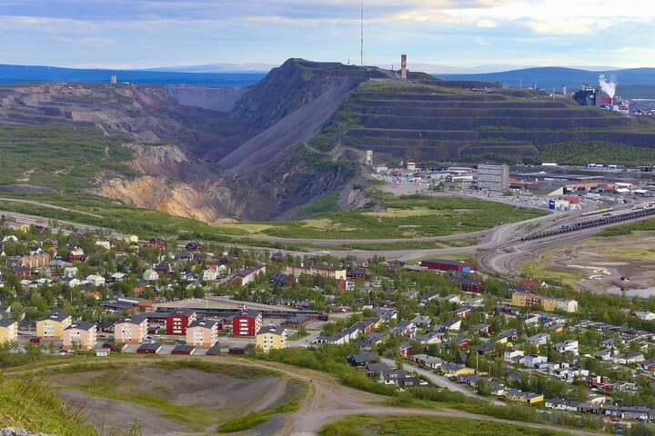 Private Family Heritage Walking Tour in Kiruna with Church
