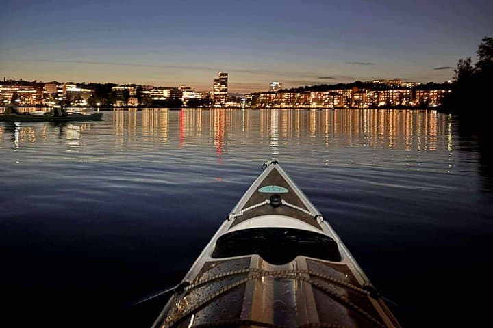 Stockholm by Night: Guided Winter Kayak with Dry Suit