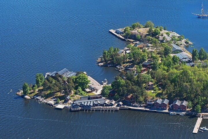 Stockholm Archipelago Highlights by Boat with Guide