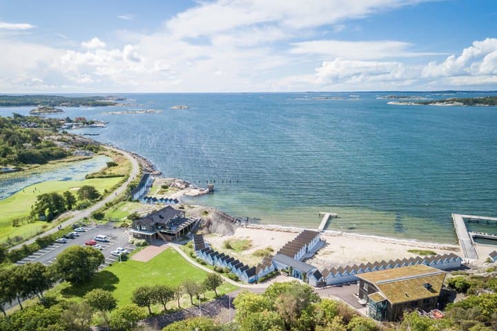 Exclusive
experiences to nearby private beaches, restaurants and sea huts. 
Enjoy a sauna and cold bath if you wish.
Seafood is always a must at this venue. This is an additional option.
