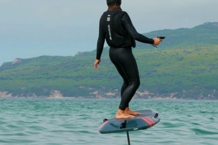 Malmö: E-foil-fly above the water with a electric surfboard