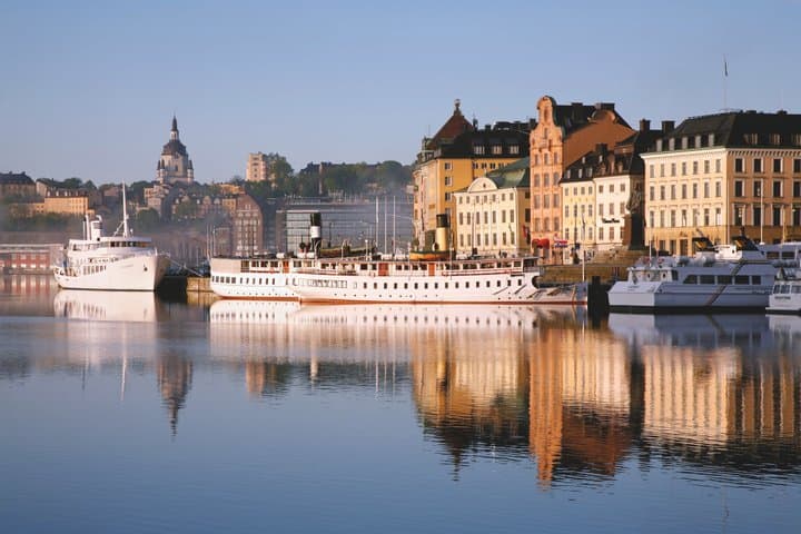Private VIP Stockholm City Tour – Car, Guide, Snacks & Water Incl