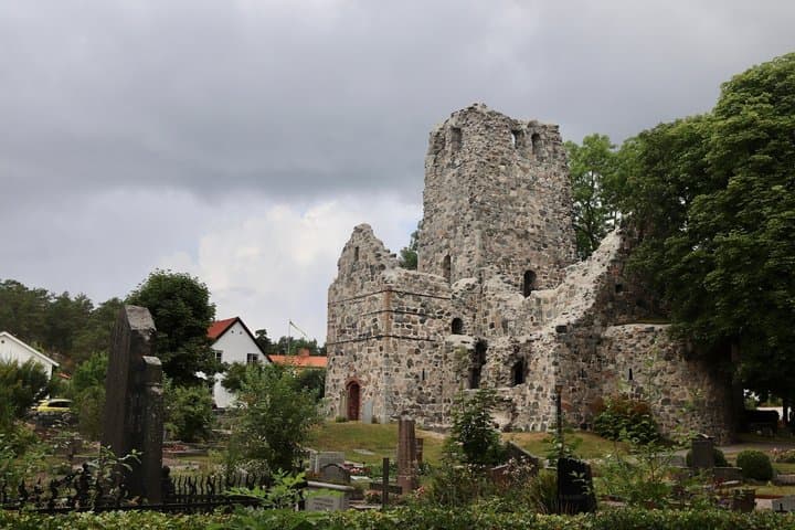 Uppsala & Sigtuna Private Tour from Stockholm: Vikings & History