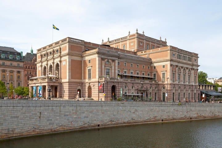 Stockholm Power, Palaces and Royal Secrets Walking Tour