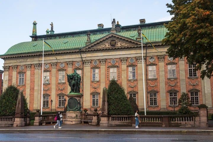 Stockholm Power, Palaces and Royal Secrets Walking Tour
