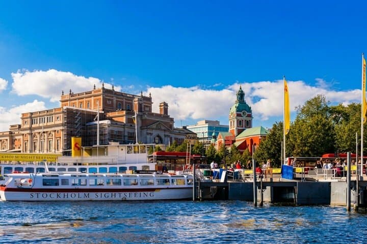Stockholm: Royal Palace & Canal Cruise at Daytime or Sunset