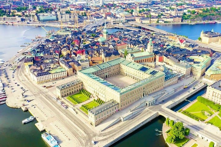 Stockholm: Royal Palace & Gamla Stan Tour, Canal Cruise