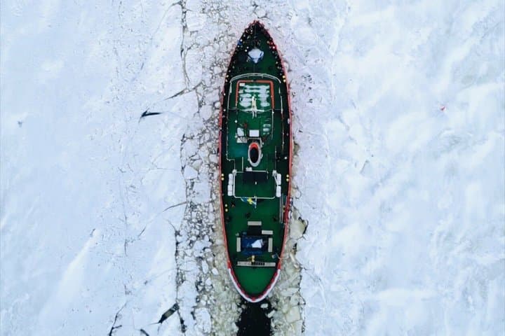 Arctic Explorer Icebreaker Cruise with Ice Floating