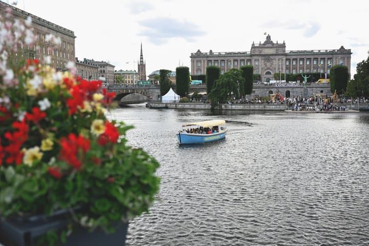 Stockholm Private Guided Walking Tour and Shared Boat Ride
