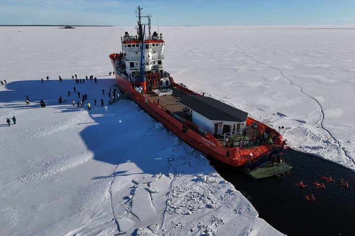 Polar Explorer Icebreaker Cruise with Ice Floating in Luleå