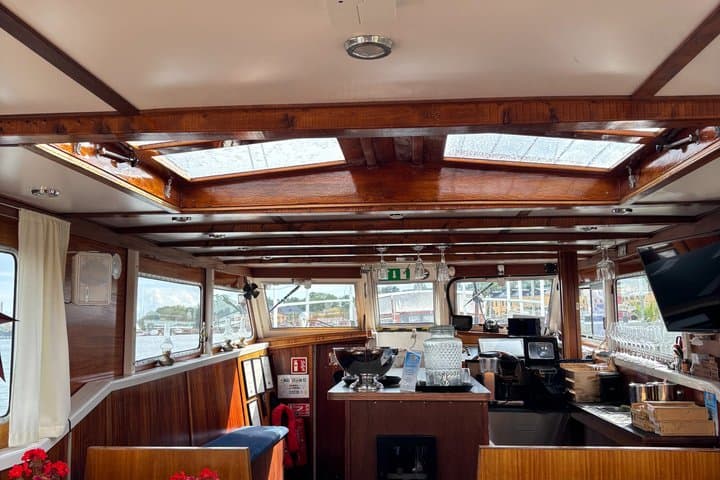 Open Electric Boat Ride in Stockholm with Live-Guide