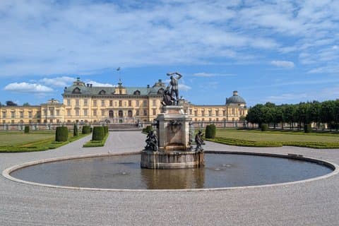 Royal Castles of Lake Malaren in Gripsholm and Drottningholm Tour