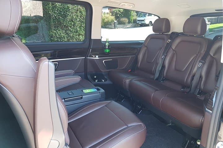 Airport Limousine Transfer: Arlanda Airport to Seaport Stockholm 1-7 Passengers