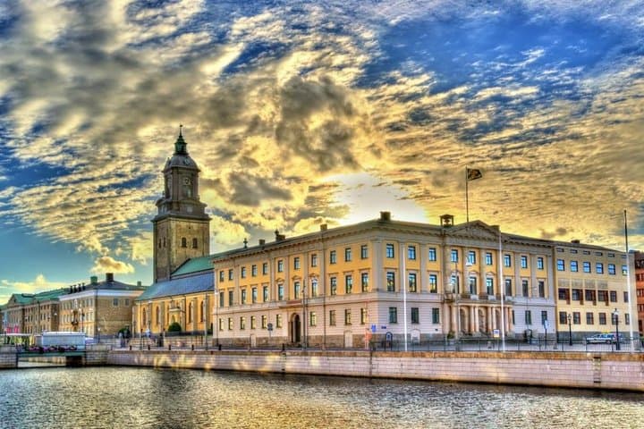 Gothenburg Private Transfer from Central Gothenburg to Gothenburg Airport