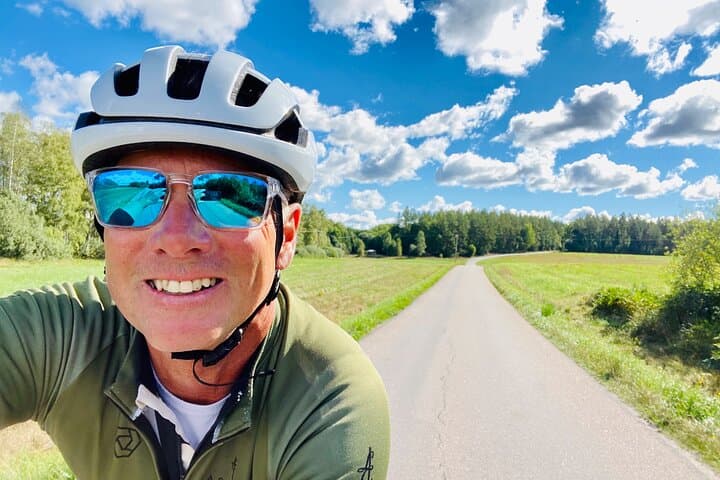 After 30 years as a globetrotter. It’s time to give something back to the World. Let me show you my favorite roads around Stockholm.