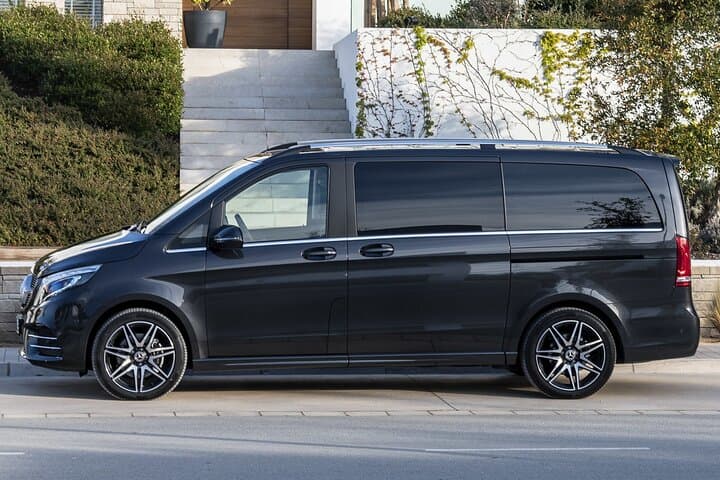 Airport Transfer: Airport ARN to Stockholm by Luxury Van