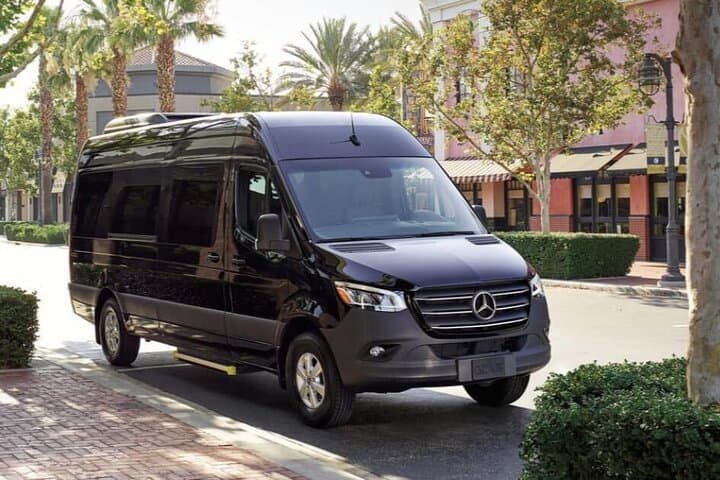 Departure Private Transfer: Stockholm City to Bromma Airport BMA by Minibus