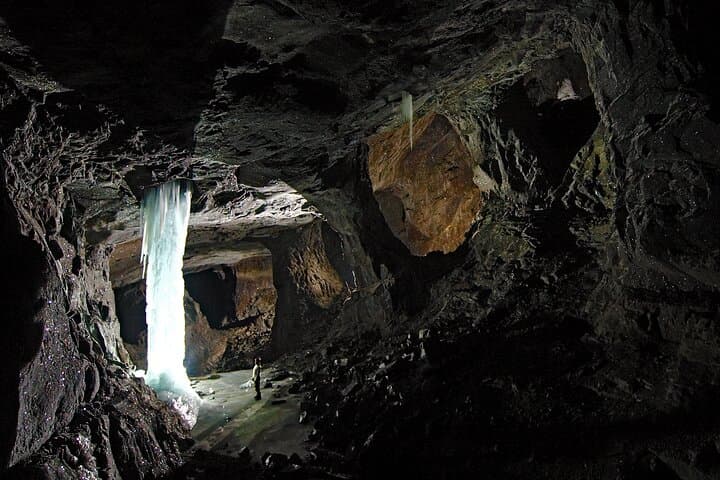 Learn how the miners worked to create these enormous spaces, straight out of a scene from 'Lord of the Rings