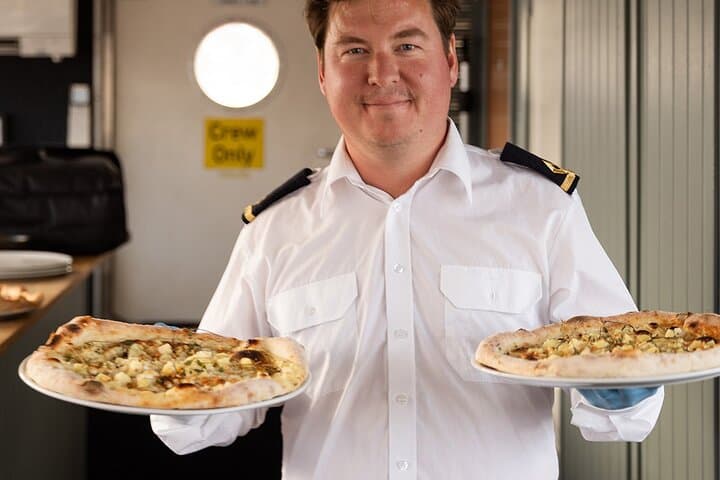 Stockholm Pizza Cruise - Explore Stockholm's Waterways