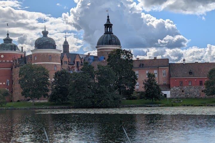 Royal Castles of Lake Malaren in Gripsholm and Drottningholm Tour