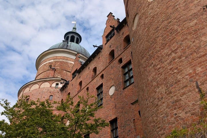 Royal Castles of Lake Malaren in Gripsholm and Drottningholm Tour